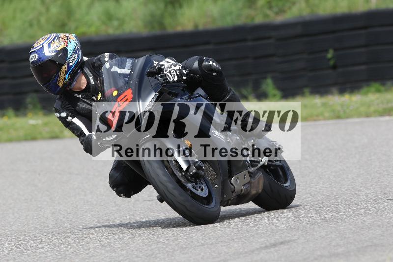 /Archiv-2025/10 23.04.2025 Cornu Master School ADR/rot-rouge/63